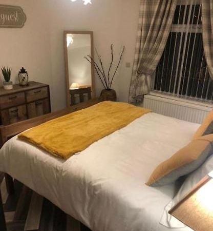 Lovely Ground Floor Apartment With Easy Parking. Belfast Esterno foto